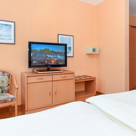 Hotel-Pension Stoertebeker Бензерзиль Экстерьер фото