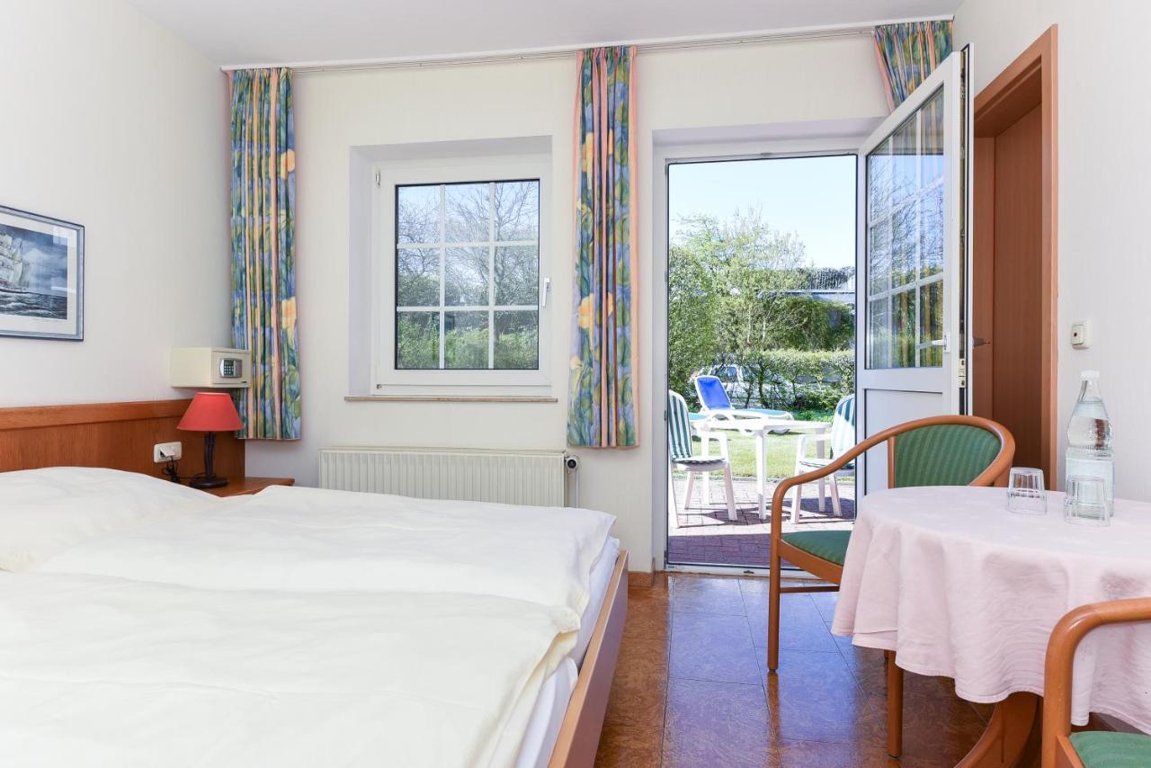 Hotel-Pension Stoertebeker Бензерзиль Экстерьер фото