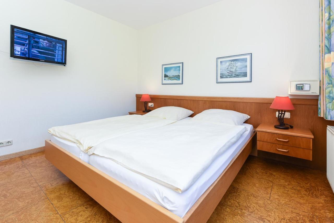 Hotel-Pension Stoertebeker Бензерзиль Экстерьер фото