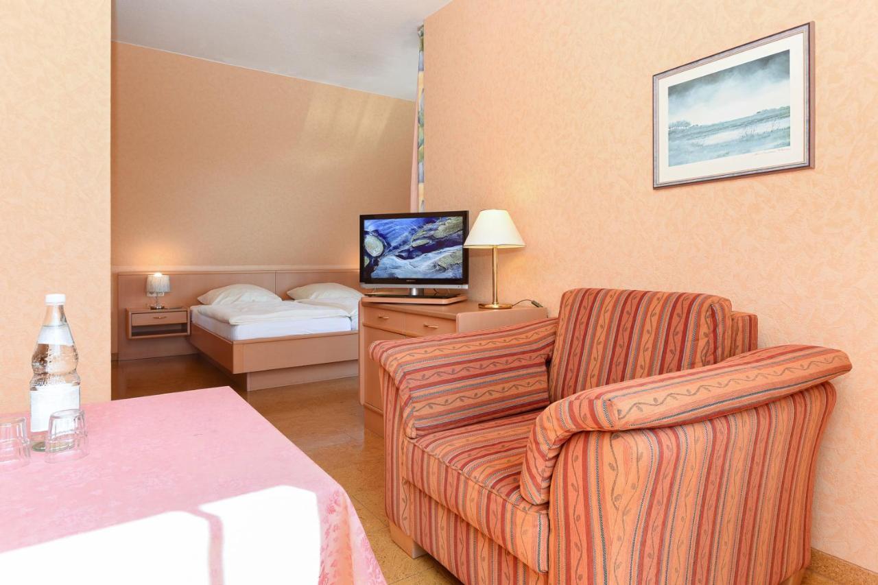Hotel-Pension Stoertebeker Бензерзиль Экстерьер фото