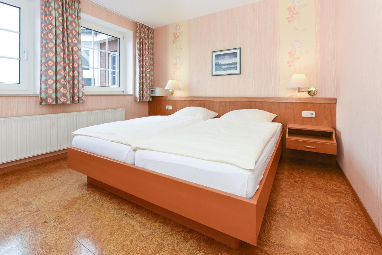 Hotel-Pension Stoertebeker Бензерзиль Экстерьер фото