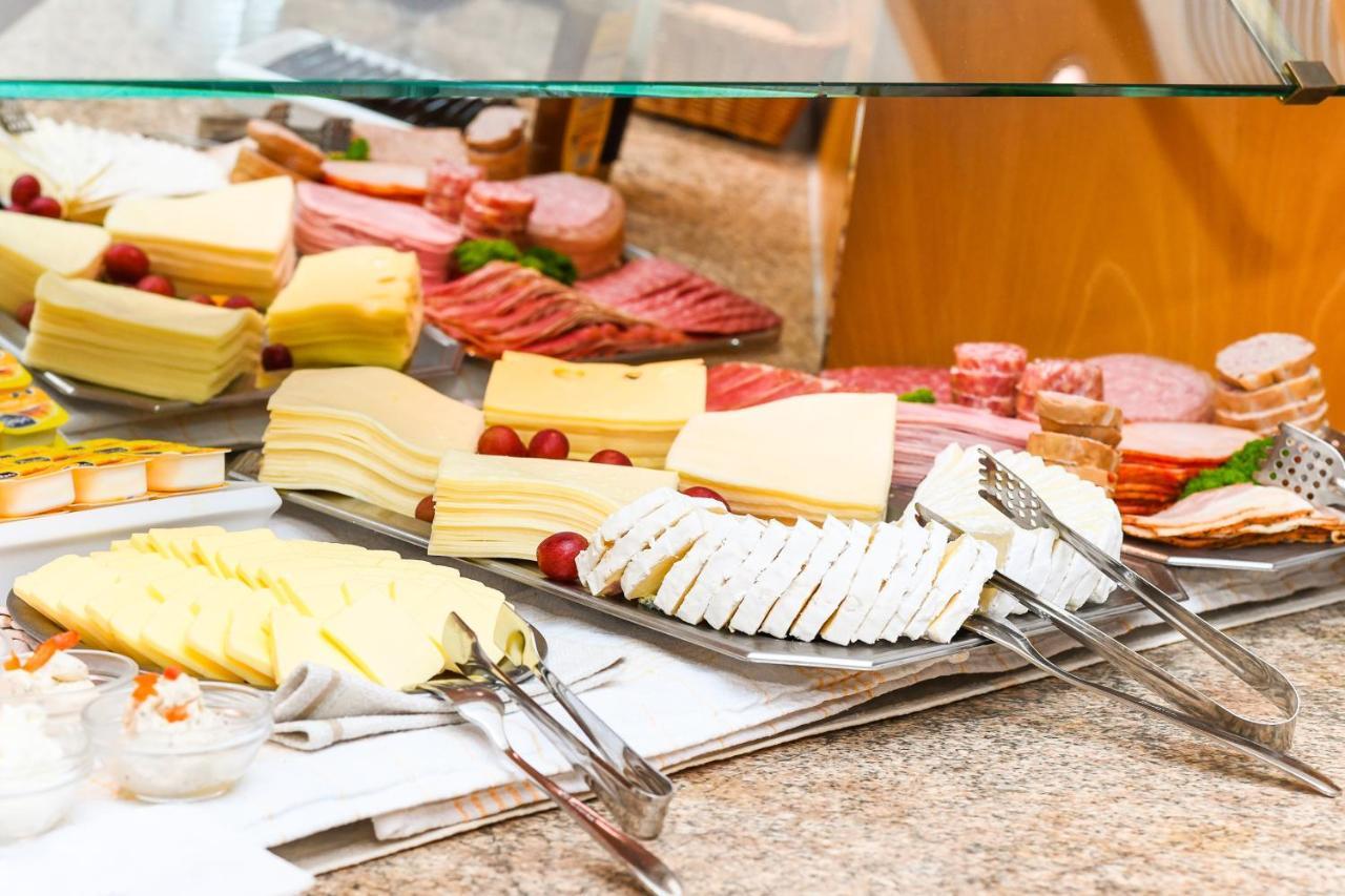 Hotel-Pension Stoertebeker Бензерзиль Экстерьер фото