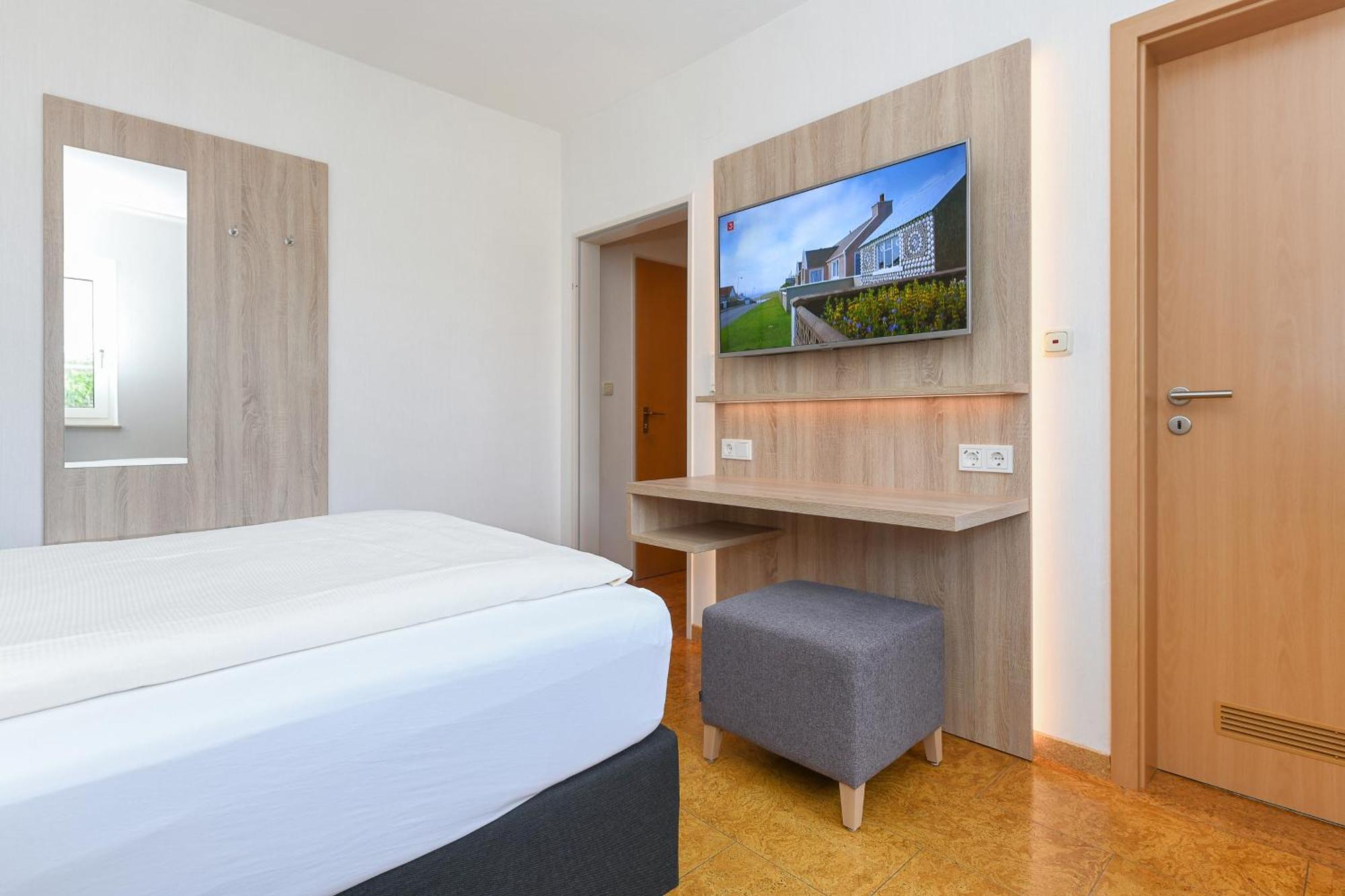Hotel-Pension Stoertebeker Бензерзиль Экстерьер фото