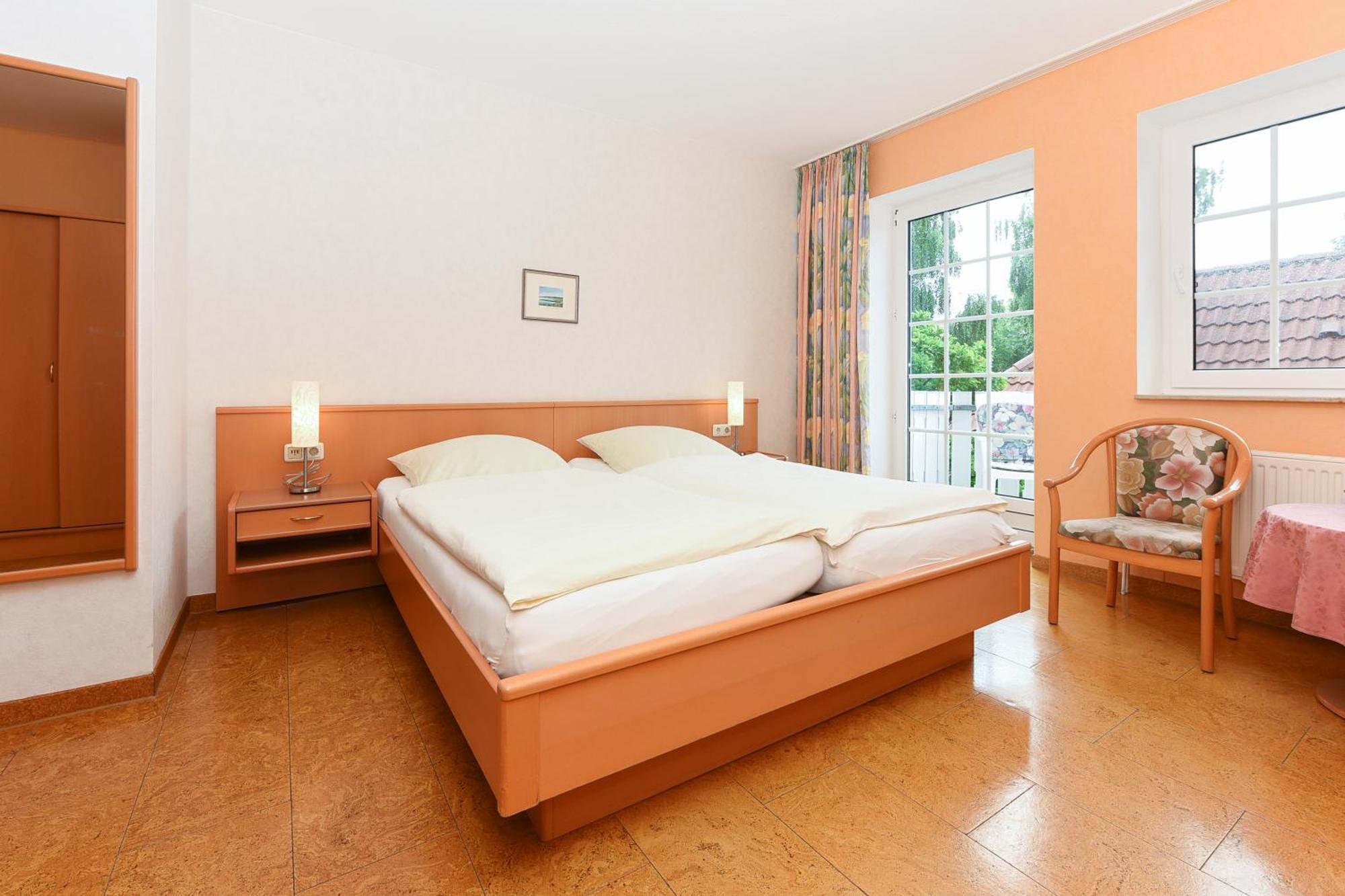Hotel-Pension Stoertebeker Бензерзиль Экстерьер фото