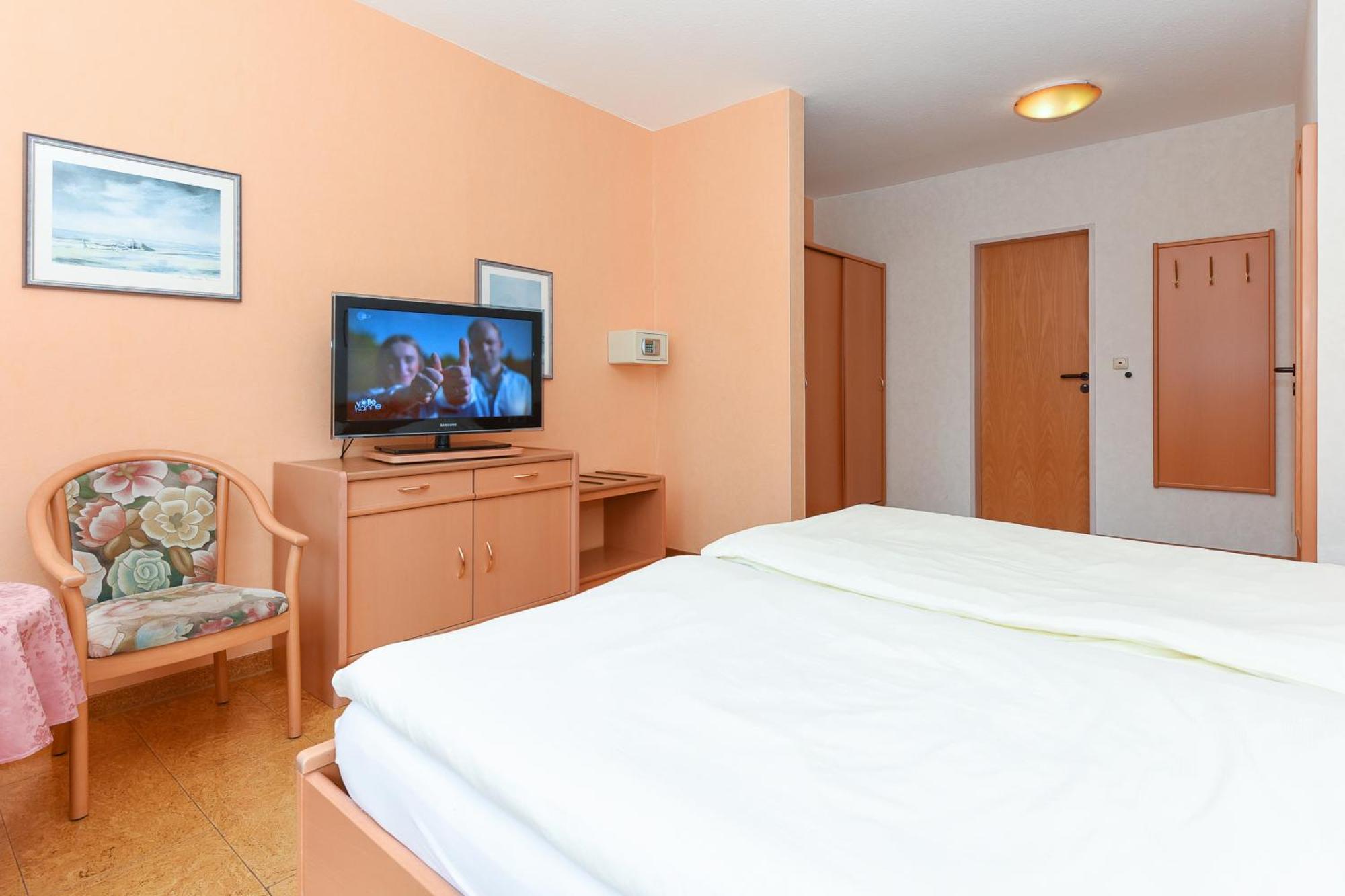 Hotel-Pension Stoertebeker Бензерзиль Экстерьер фото