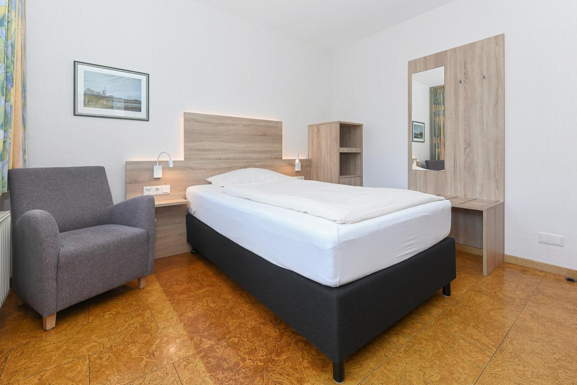 Hotel-Pension Stoertebeker Бензерзиль Экстерьер фото