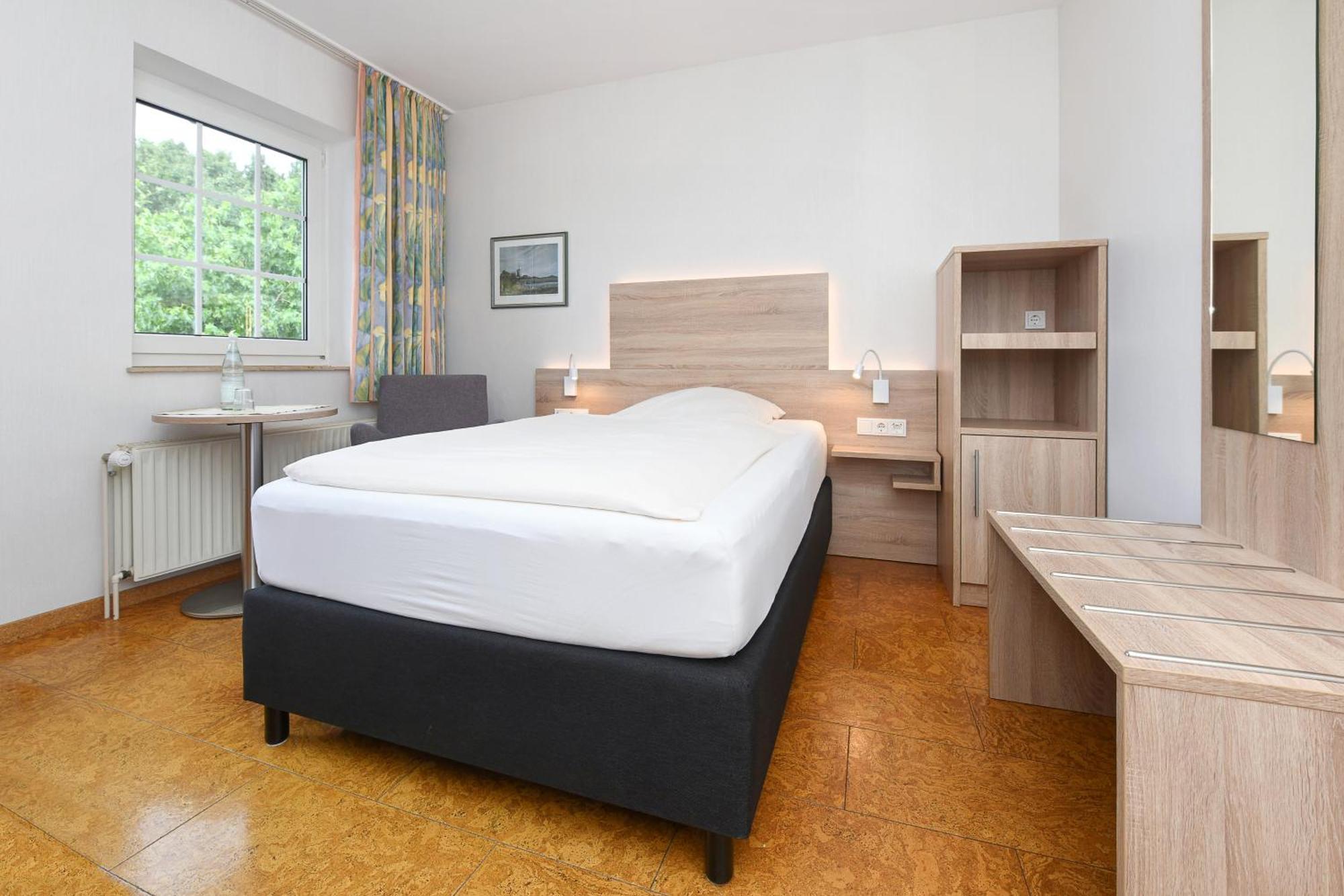 Hotel-Pension Stoertebeker Бензерзиль Экстерьер фото